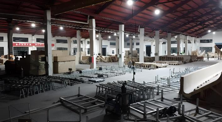 GRC外墻構(gòu)件作為建筑產(chǎn)業(yè)鏈中的一環(huán)，其發(fā)展與上下游產(chǎn)業(yè)的協(xié)同發(fā)展密切相關(guān)