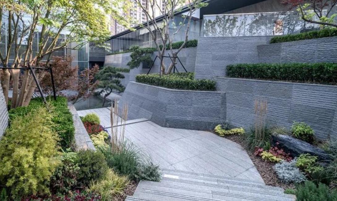 吸睛利器！GRC斧鑿石掛板打造高級裝修風