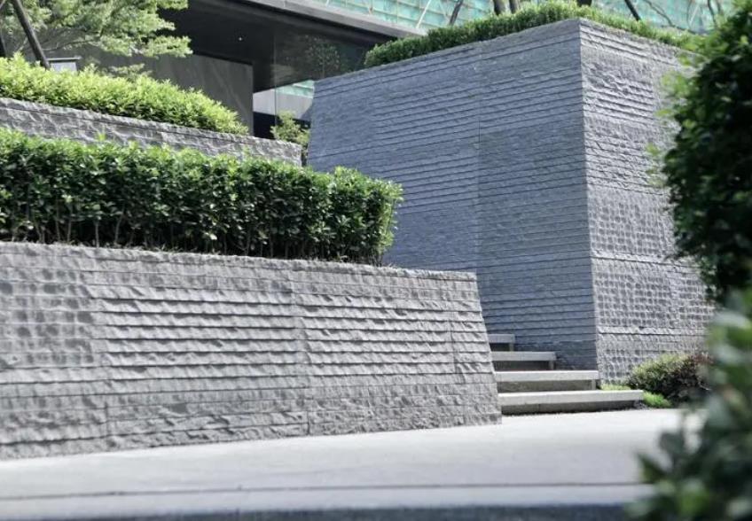 GRC廠家：GRC斧鑿石掛板如何安裝？