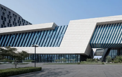 GRC幕墻板有哪些優(yōu)勢？grc幕墻廠家