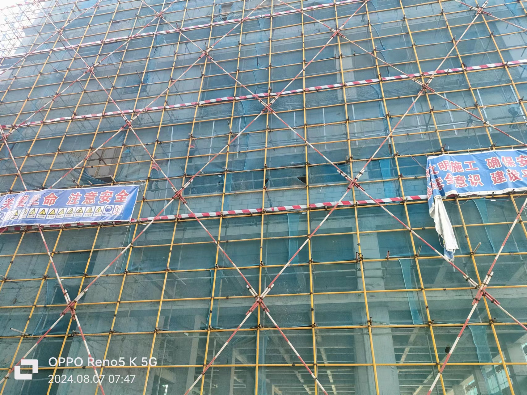 外墻grc線條如何安裝？安裝和還需要噴顏料嗎？